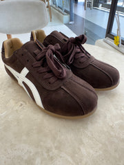 Brown sued retro style sneakers