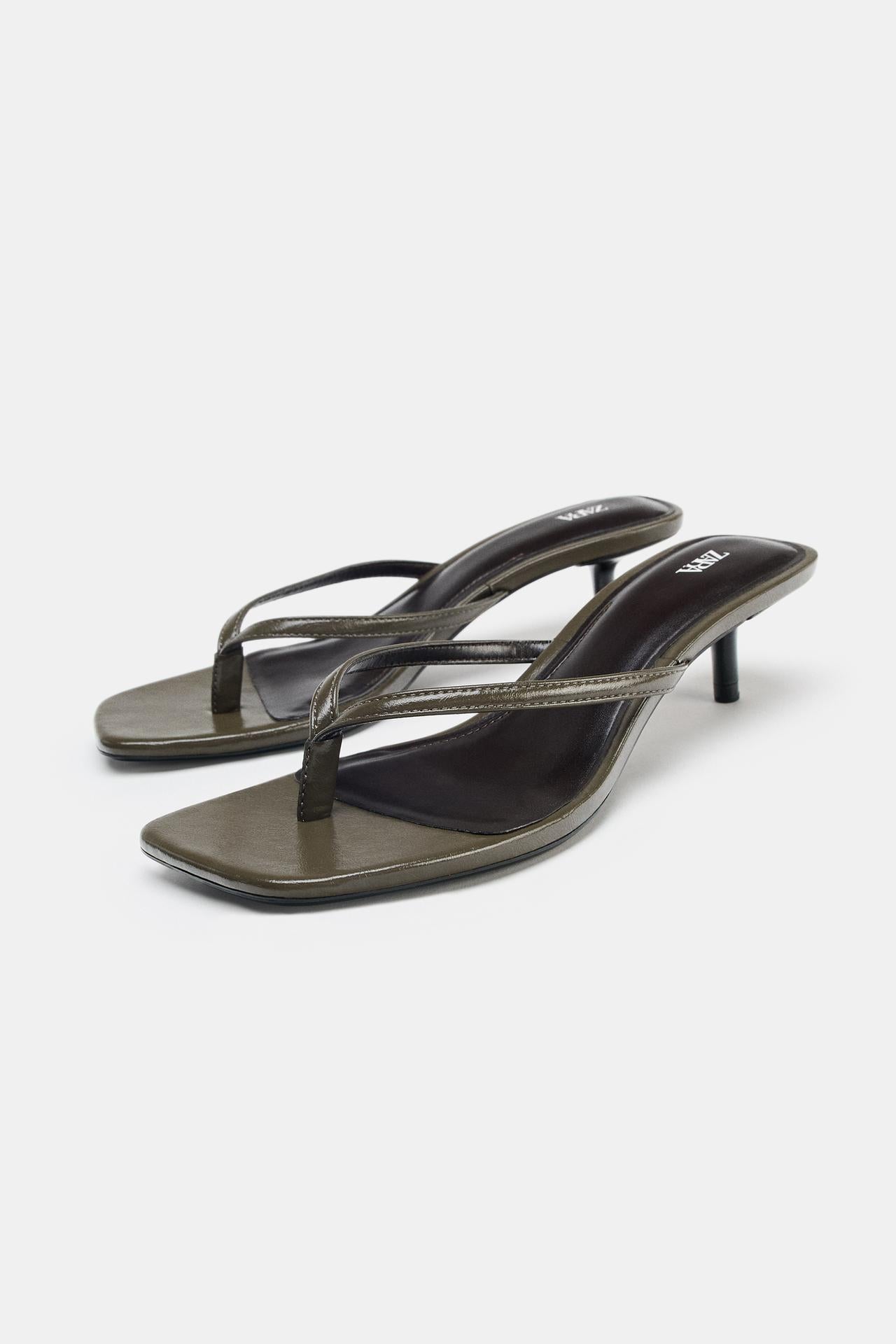 MINIMALIST STRAPPY SANDALS