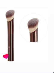 Hourglass foundation brush