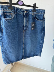 Mid-length denim skirt with a front slit