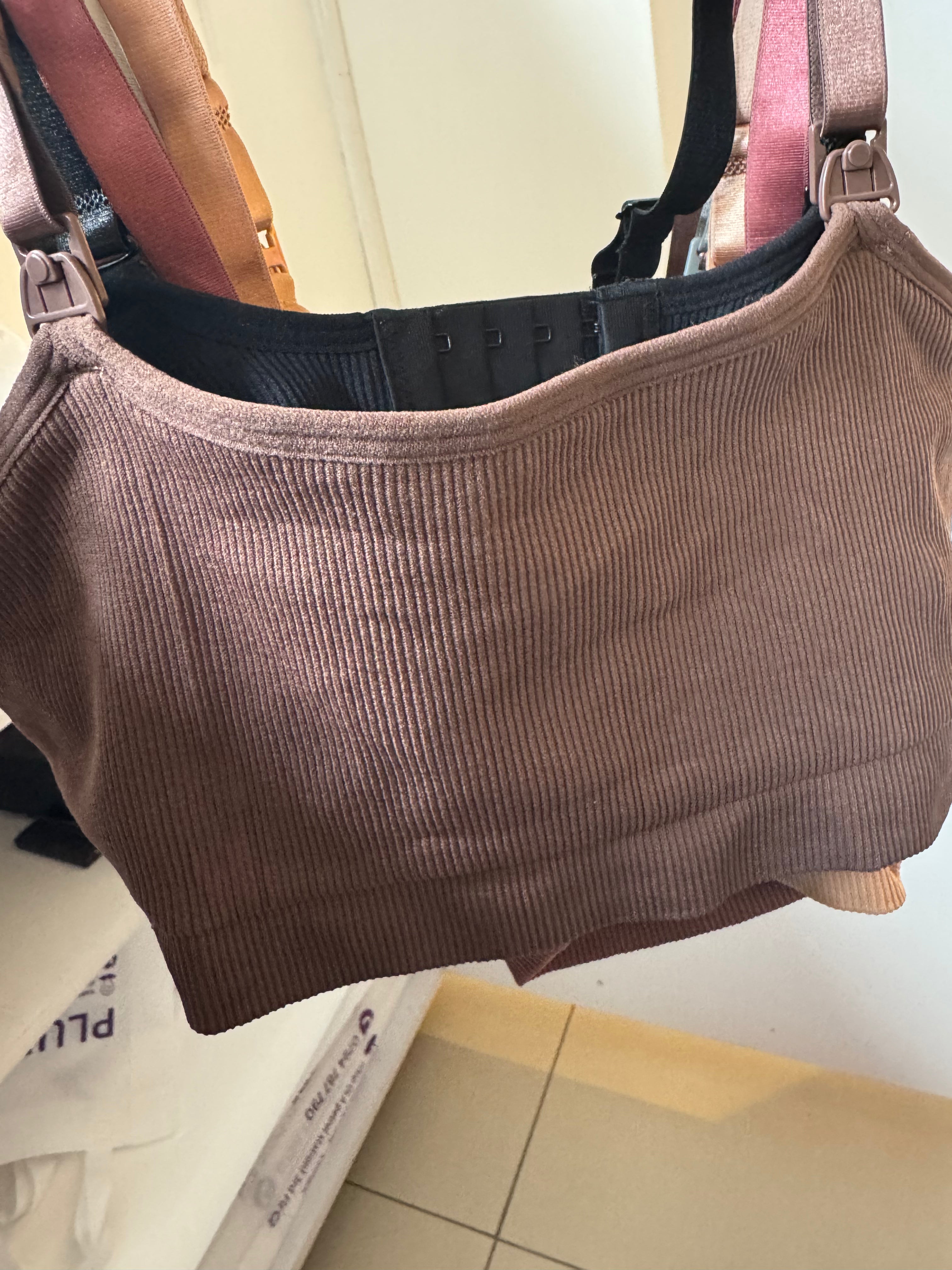 Ribbed non-padded seamless sporting bra