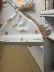 Primark baby 2hats &2pairs of scratch mitts