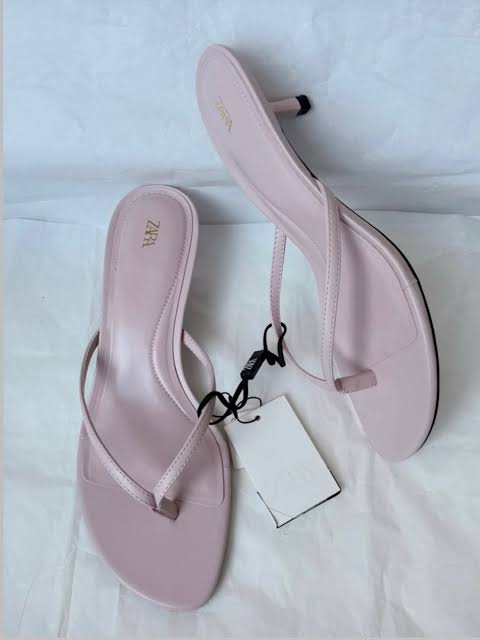 V-strap kitten pink heels